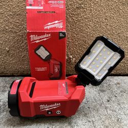 Milwaukee M12 ROVER Multi-Directional Flood Light w/ PACKOUT Compatibility (Tool-Only)