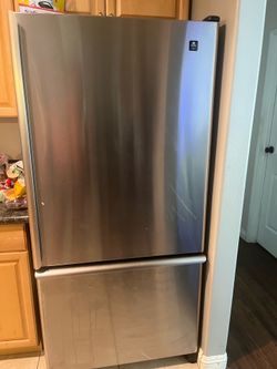 Refrigerator MAYTAG plus