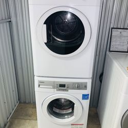 blomberg electronic washer and dryer in very perfect condition a receipt for 60 days warranty