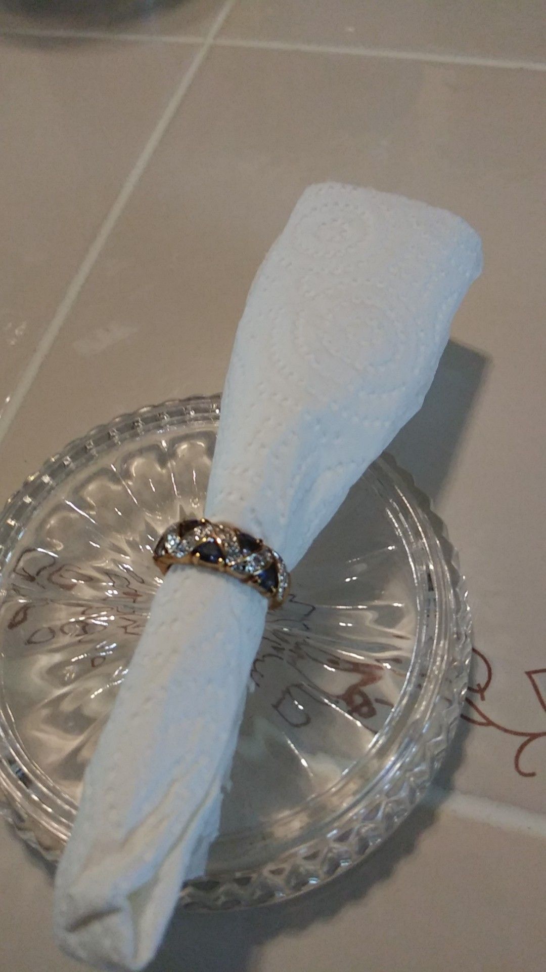 Gold woman's ring