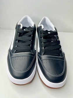 Size 11  VANS Hylane Mens Low Top Skate Shoes Sneaker Black White Gum NEW