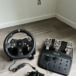 Logitech G920 wheel and pedals