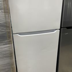 Frigidaire Top And Bottom In White New Open Box