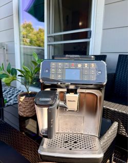 Philips - 4400 Fully Automatic Espresso and Coffee Machine with LatteGo Milk Frother, Black and Chrome - Black/Silver