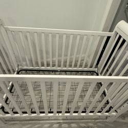 Crib With NEW Mattress For Infants/Newborn/Toddler/Baby