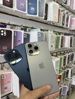 iPhone 15 Pro Max 256GB UNLOCKED 