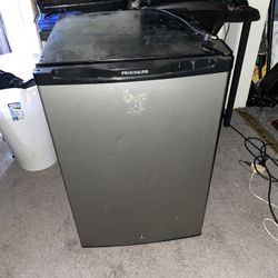 Frigidaire Mini Fridge (Lights Up No Cold)Fix