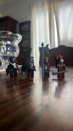 Lego lord of the rings Uruk hai helms deep mini figures
