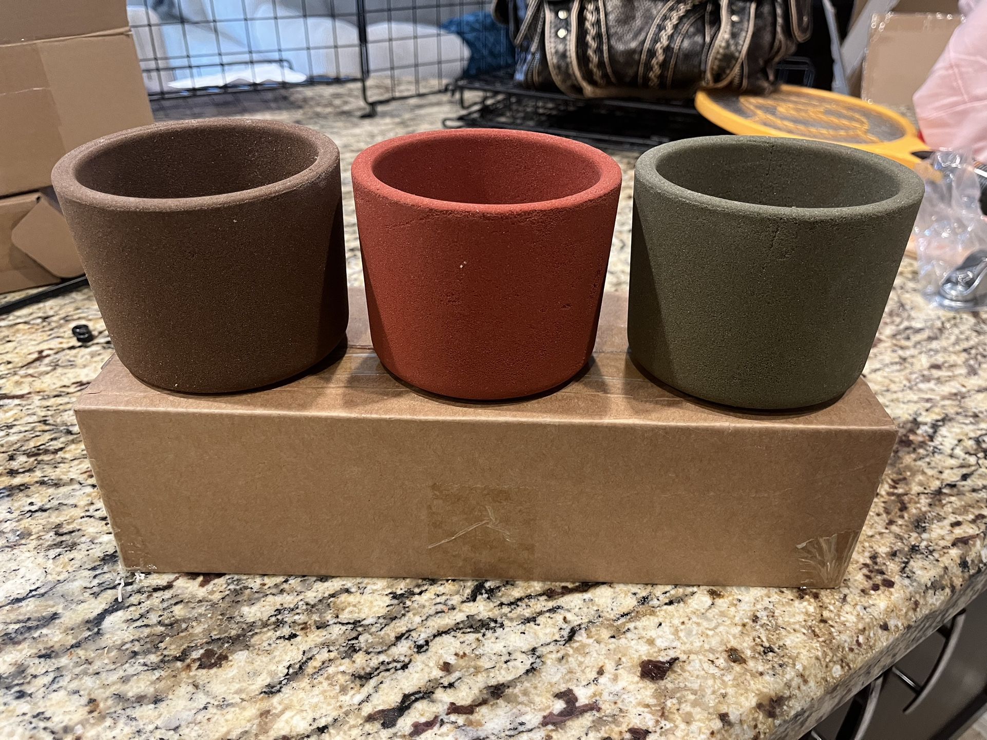 NEW!! 3 Adorable 4” Round Plant Pots $7 (#114