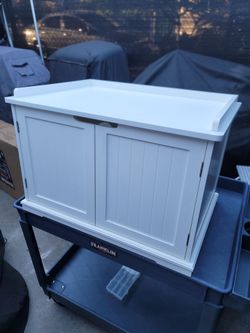 Enclosed cat litter box furniture
