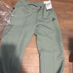 Brand New Kids Nike Tech XL