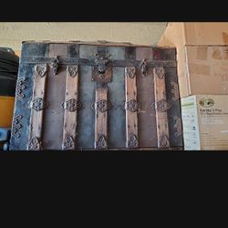 Antique Humpback Steamer Trunk...Treasure Chest Style