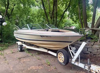 Bayliner Capri Boat