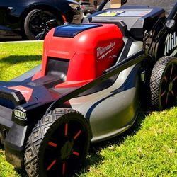 MILWUAKEE M18 FUEL BRUHLESS SELF PROPELLED LANW MOWER 