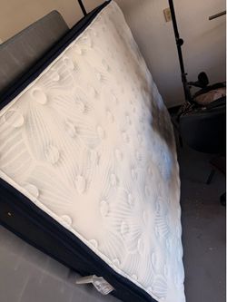 Serta Perfect Sleep Mattress & Box Spring- Queen