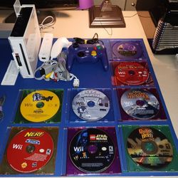 Nintendo Wii / Nintendo GameCube Compatible Plus 8 Games And All Components Necessary Clean And Tested