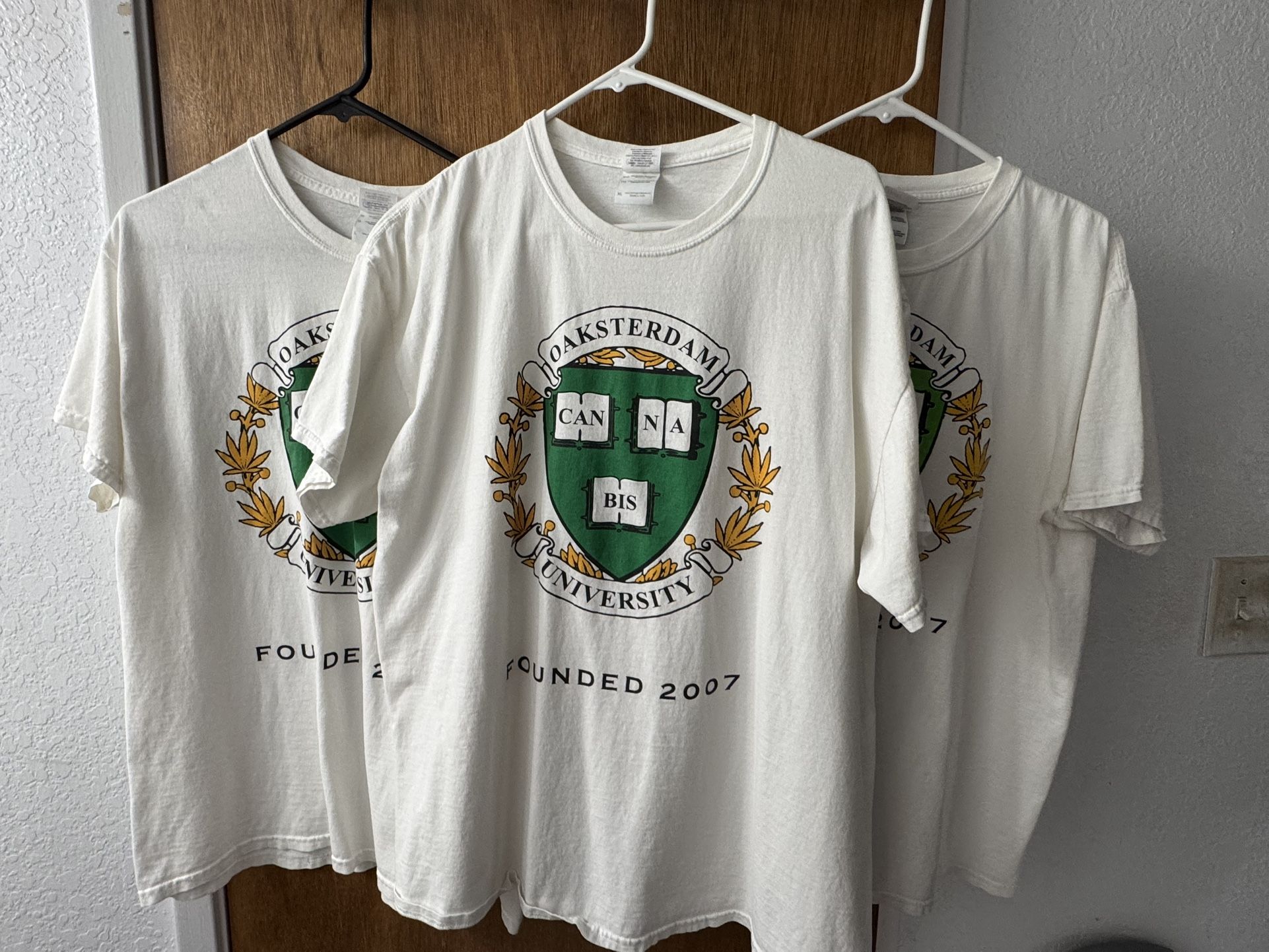 Oaksterdam university T-shirts 