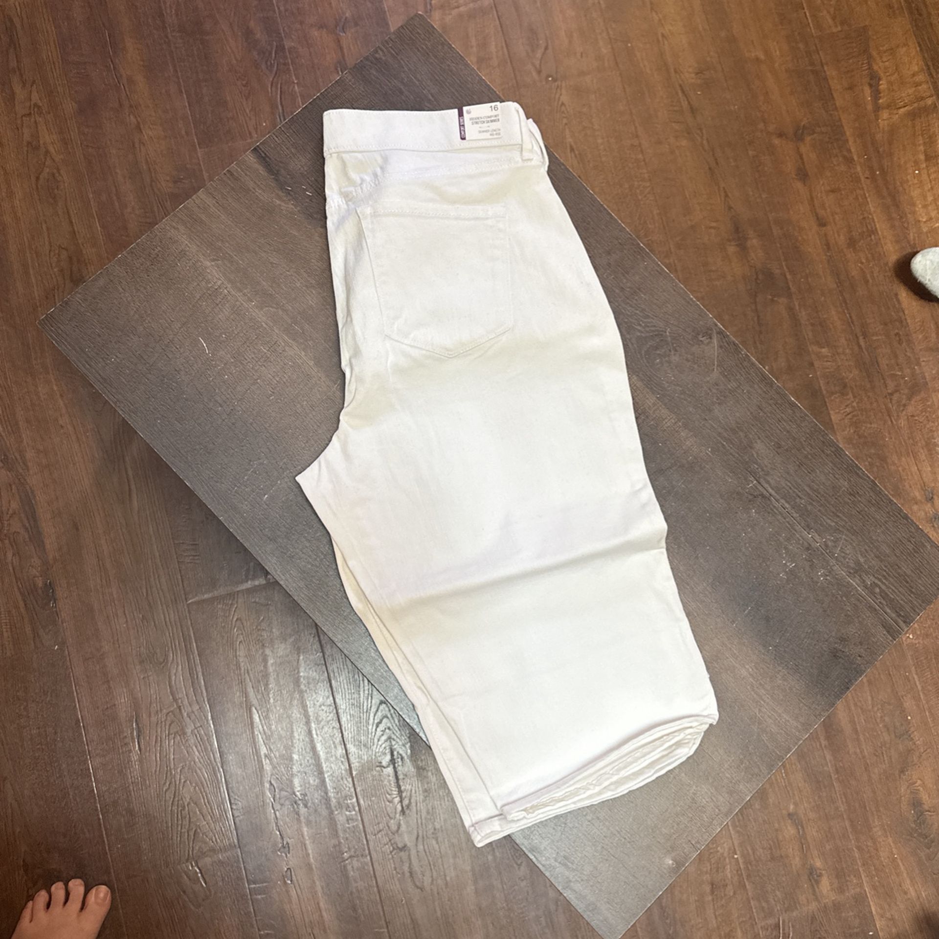Size 16 White Capri Jeans