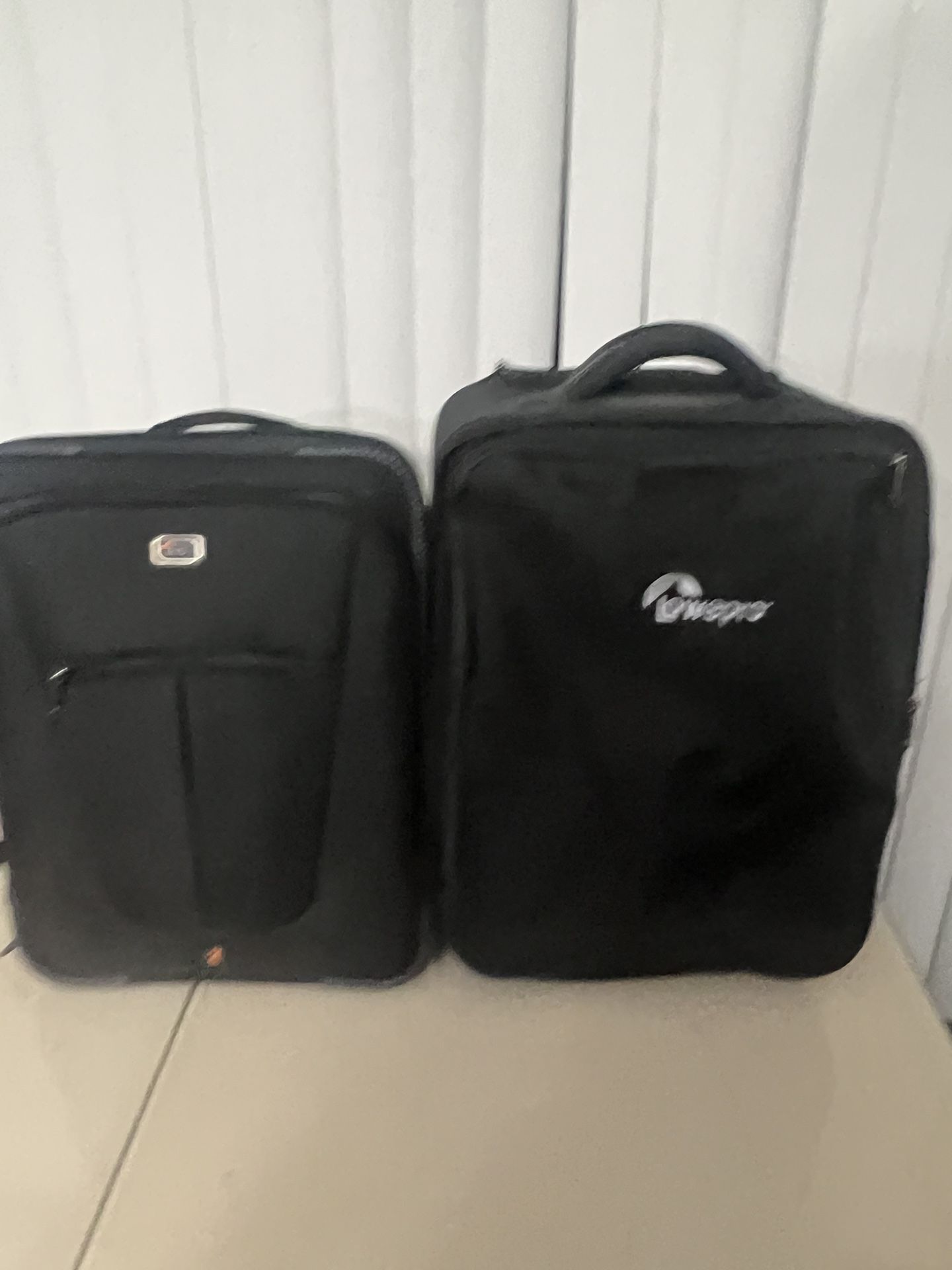 Lowepro Pro Roller X 100 2 In 1 Rolling Camera Bag Backpack Retail Incomplete. Used in good cosmetic condition with a blemished wheel and missing th