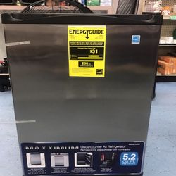 Maxximum 5.2-cu ft Built-In Mini Fridge (Stainless Steel) ENERGY STAR