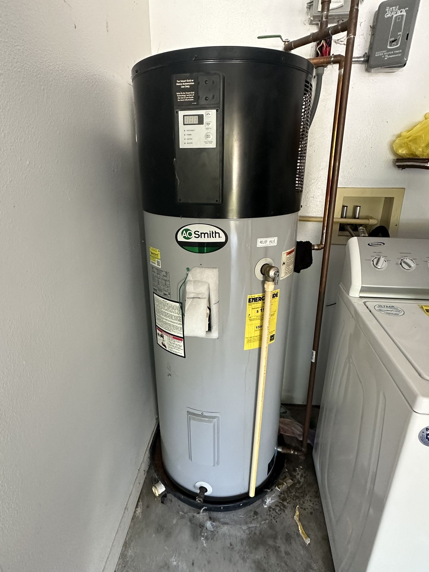 50 Gal Hybrid Hot Water Heater (WORKS NO LEAKS) Could use New Heating Elements  & Connector Nipples