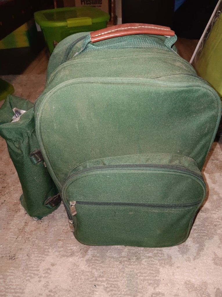 NEW Picnic Pack Backpack Set For 4