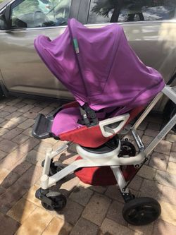 Orbit baby stroller set. It’s an orbit 2 and gently used. This piece is always inside my trunk.