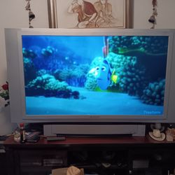 Panasonic Projection TV (PT60LCX64)