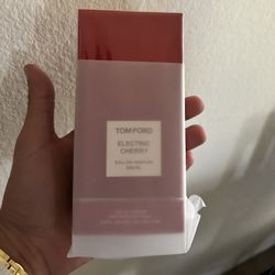 TOM FORD Electric Cherry 