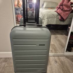 Light TRAVELING HARD SHELL SUITCASE!!
