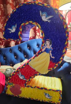 Snow White Number 2 Pinata