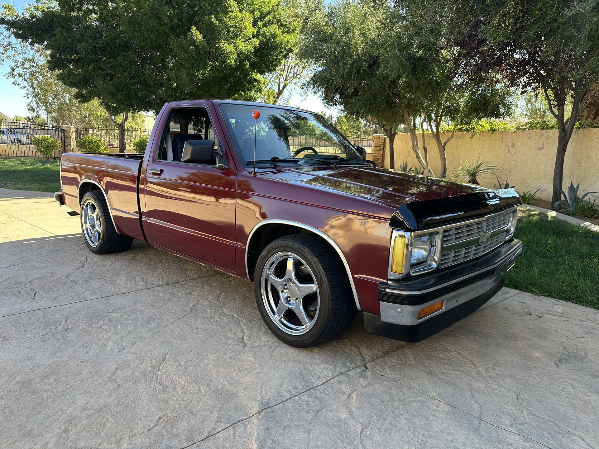Nice 1992 S10 Single Cab / Short Bed Mini Truck , Lowered W/ Belltech Springs , Belltech Swaybars , 3/4" Drop , Corvette ZR1 Wheels V6 2.8 , Manual