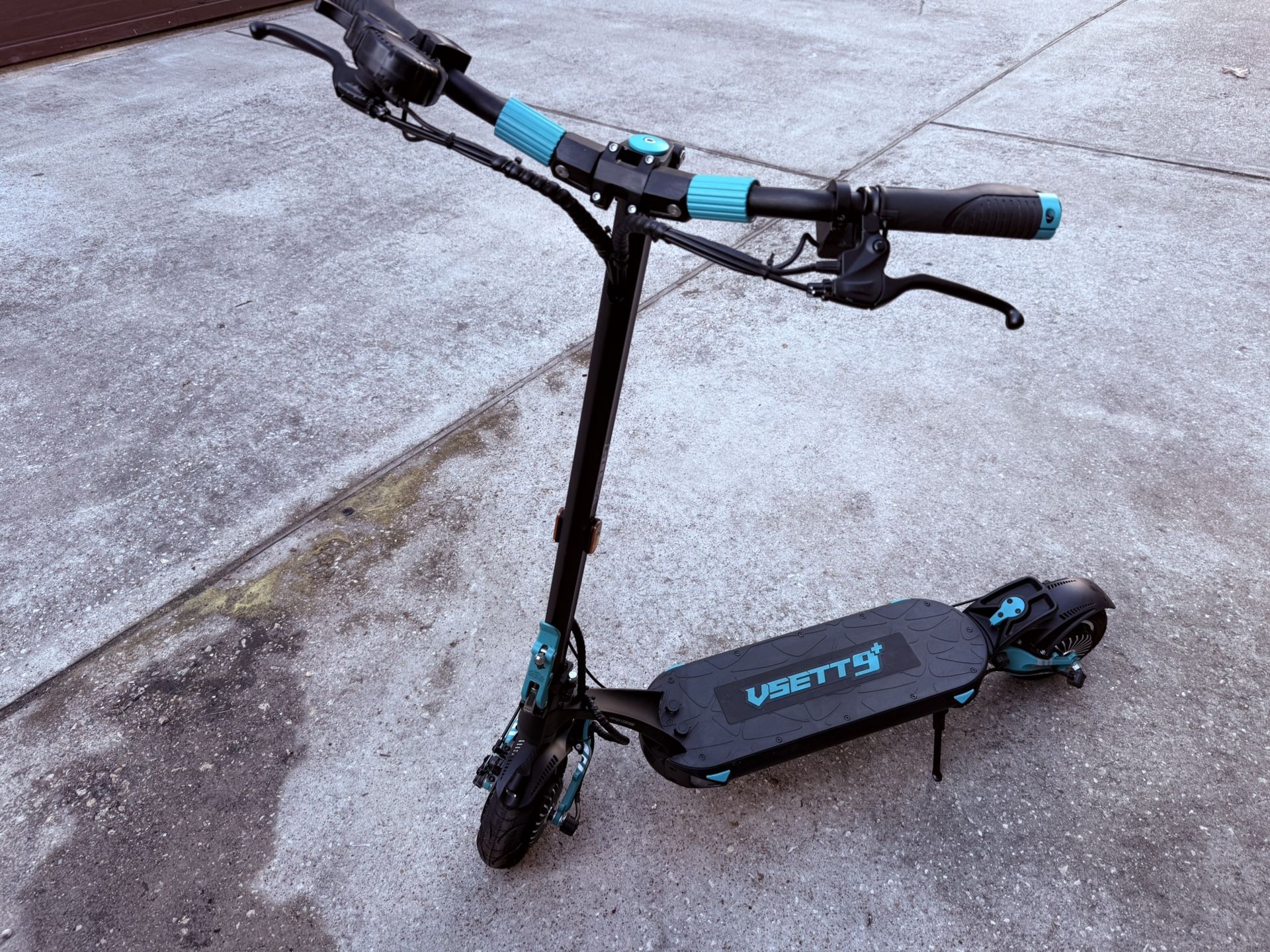 VSETT 9+ Dual Motor Electric Scooter – Like New, Only 20 Miles!