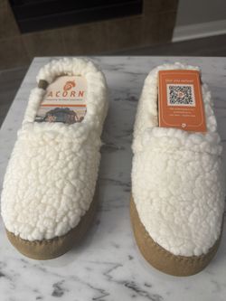 Women’s Acorn Slippers