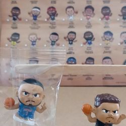 NBA TEENYMATES FIGURINES (4)