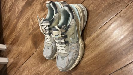 Women’s Nikes 7