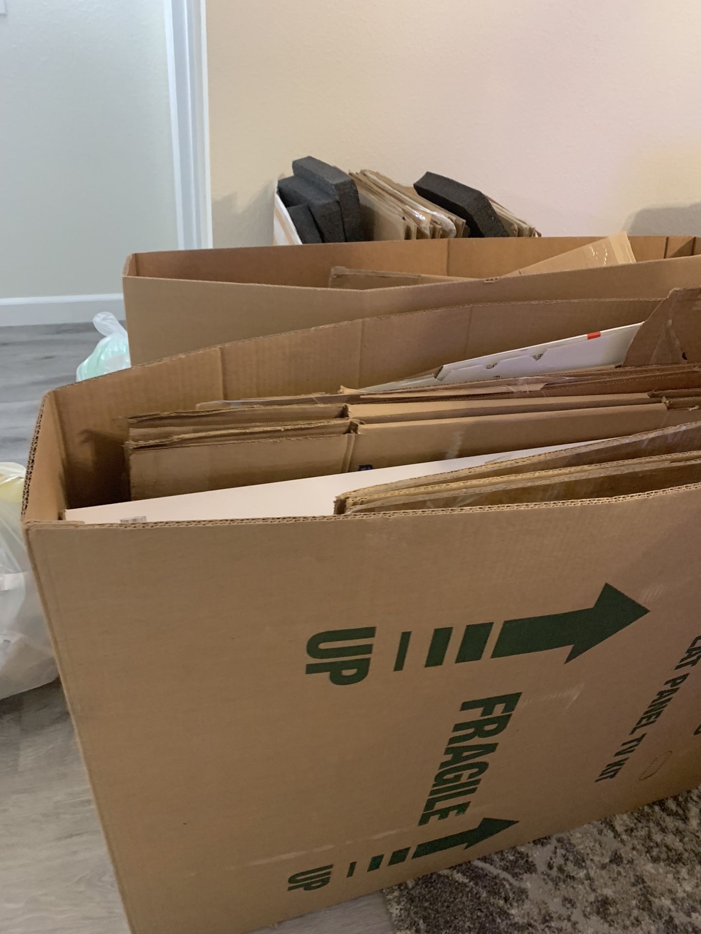 Moving? I Got Shipping Boxes