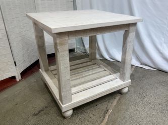 ASHLEY Cloudhurst Rustic White End Table
