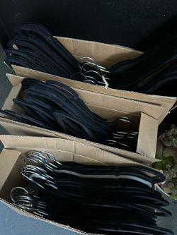 Black Velvet Hangers (100ct)