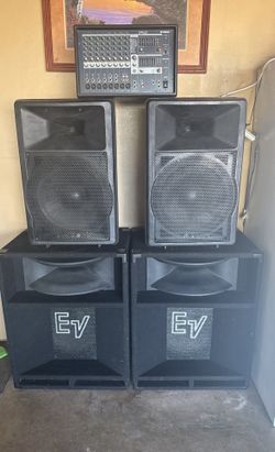 Tengo Estás Bocinas Las 4 Son 15" Y Suenan Muy Fuerte,probadas Por Si Alguien Las Quiere Comprar ,el Mexer Yamaha Amplificado Probado También,hagan Of
