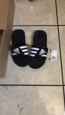 Brand New Mens Adidas Yeezy slide   Sandles size 6