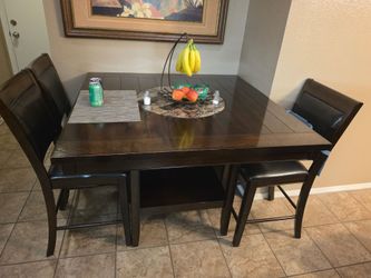 4 Chair Dinning Table