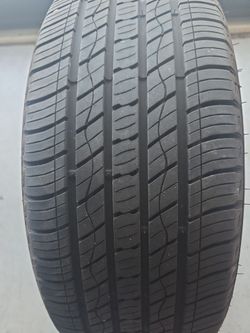 Kumh in great condition one tire 235 55 19. 70% tread