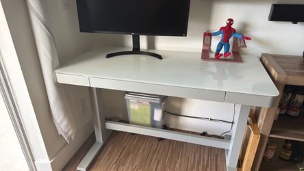 Escritorio. Eléctrico