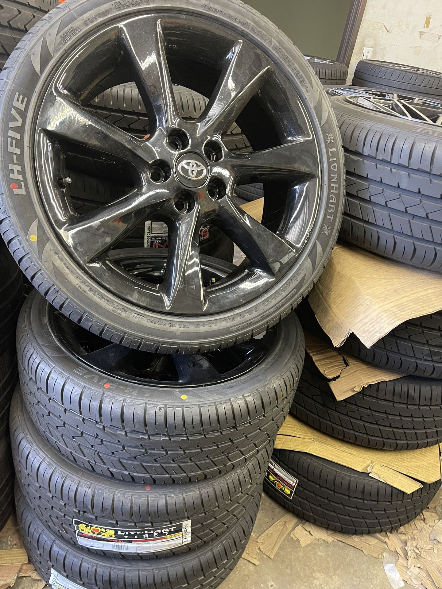 19” Toyota Camry , Tacoma wheels and tires 235/40r19 new, wheels used like new,