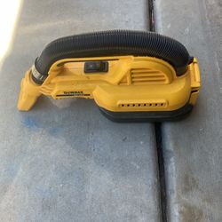 DEWALT 20v Wet/dry Portable Vacuum 