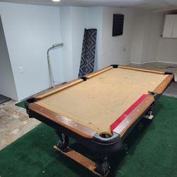 FULL SIZE POOL TABLE.   $700 OBO