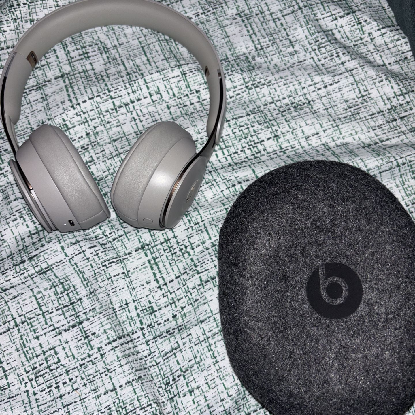 Beats Solo Pros