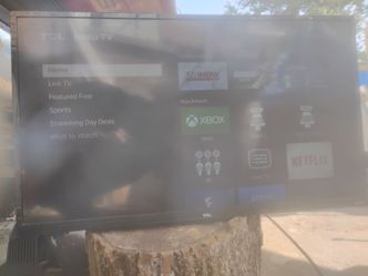 TCL Roku TV w/ remote