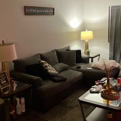 Living Room Set With End Tables And Lamps 